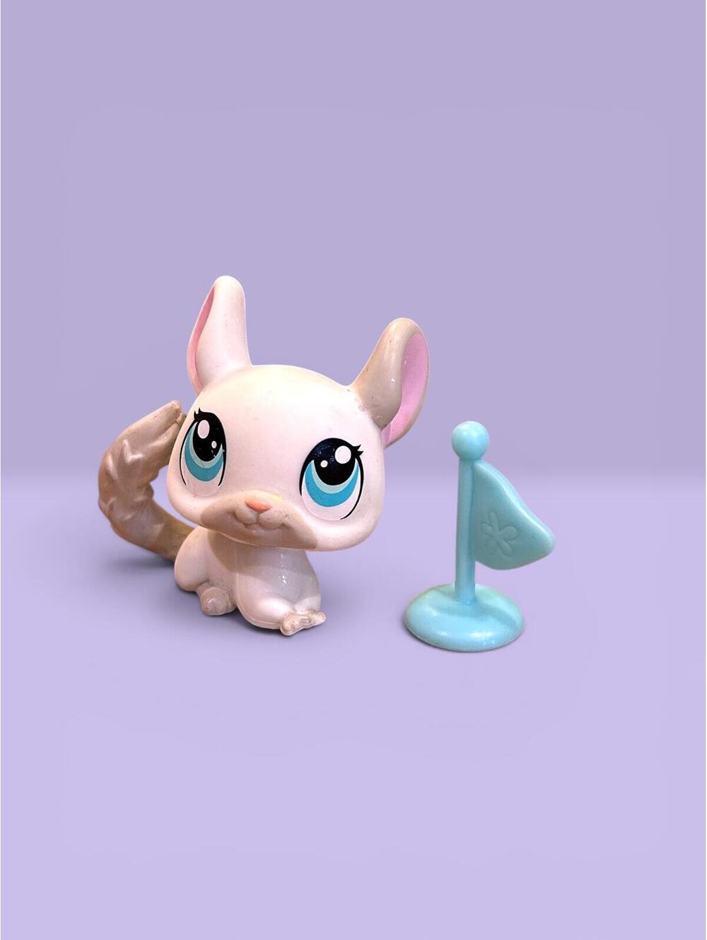 Littlest Pet Shop LPS Chinchilla #1401 with Accessory